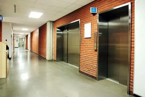 Modernização estética de elevadores